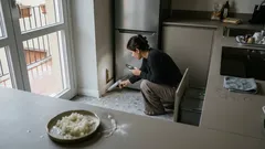 Cipolla e bicarbonato contro gli scarafaggi: come preparare l’esca e dove metterla