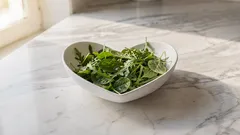 Una tazza di verdure a foglia verde al giorno: il gesto semplice che aiuta il cuore